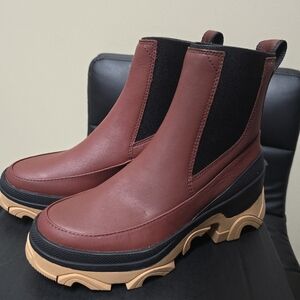 SOREL boots, size 6, color-wine